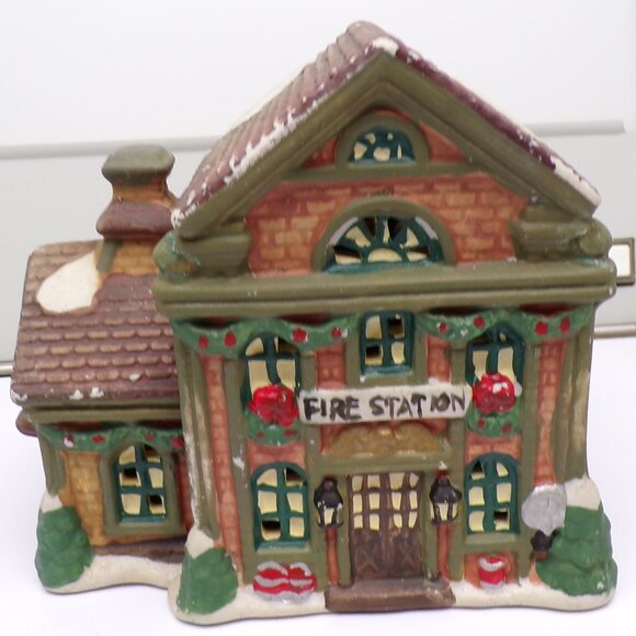Cobblestone Corners Village FIRE STATION Ceramic Building 2001 Vintage No Light - Picture 1 of 7